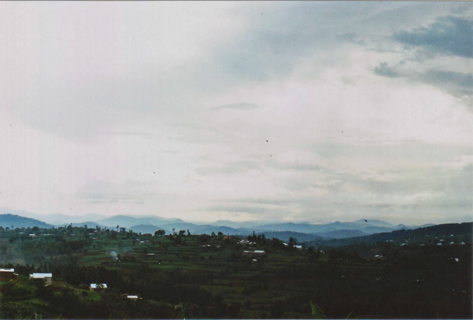 Blick auf Kigali in der Dämmerung