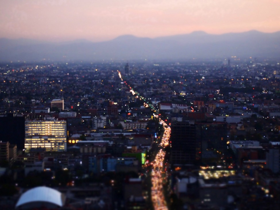 Blick über Mexiko-Stadt in der Abenddämmerung